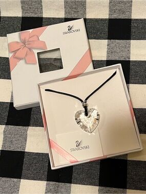 NWT SWAROVSKI HEART NECKLACE.